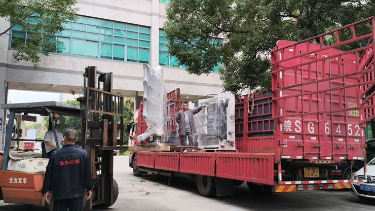 拉線分條機(jī)發(fā)往上?？蛻? /></p></p>
    
      <i>本文標(biāo)簽：</i> <em class=