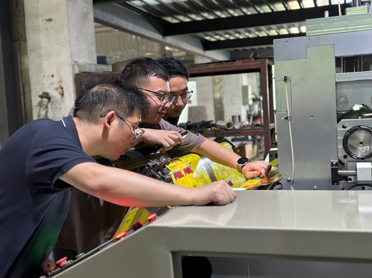 PET點(diǎn)斷復(fù)卷機(jī)